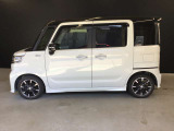 サイドビューです。車が走り去るまで、人の目に移りこむもの。見る人を魅了したい・・・。そんな想いでマツダデザインは作り出されています。