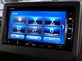 CD、DVD、Bluetooth、AM、FM、スマートフォン接続ができます。