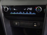 車内を快適に、オートエアコンを装備しています。