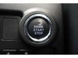 スマートエントリー&プッシュスタートはキーをバッグ等に携帯している時にブレーキを踏んでスタートボタンを押すとエンジンが始動します。車内に忘れた場合にはロック出来ませんので締め忘れの心配もなくなります!