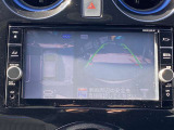 【全周囲カメラ】クルマの真上から見ているかのような映像が見れるので、駐車が苦手な方には特にうれしい装備です♪