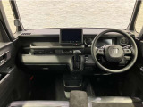 シンプルなインパネ周りで操作もしやすいです。