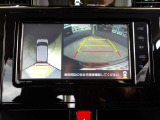 パノラミックビューモニター付き!クルマを真上から見ているかの様に、映像をモニターに表示。周囲の状況を把握しながら安心して駐車が可能です!