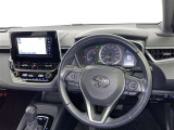 運転席まわりです。 各操作スイッチは使いやすい位置に配置されてます。