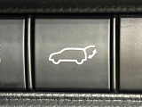 【パワーバックドア】スマートキーや運転席のボタンを押すだけでリアゲートが自動で開閉します!荷物を持っている時や、高い位置にあるバックドアを閉める際に便利な機能です♪