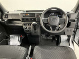 弊社の商品車両は横浜本牧にあります本部で隅々までチェックを行い、トヨタの厳しい商品基準をクリアした厳選した車両を展示しています。