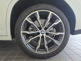 左後リヤ 275/40R20
