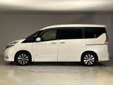 【ユーカーズ浜線へようこそ】屋根付駐車場なので、雨でもゆっくり車をご覧いただけます!当社は、新車、中古車、サービス工場と併設しております。トラブル時も安心です!