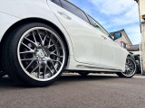 おしゃれは足元から、これを具現化したような車両です。