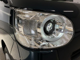 【LEDヘッドライト】現代の主流のライト。明るい光が瞬時に立ち上がり、必要な場所を均一に照らします。寿命も長く省エネで、スタイリッシュなデザインです♪