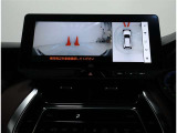 パノラミックビューモニター装備!トップビュー&フロントビュー・車両に取り付けたフロント、サイド、バックカメラの映像を合成して画面上に表示させることで、低速時の運転を補助する装置です。