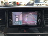 全周囲カメラ「アラウンドビューモニター」でバックオーライ♪ナビ画面かルームミラーのどちらかに投影します。
