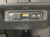 ハンドルの右下にETCがついています。高速道路の料金所の通過も楽々です!。カードの取り出しもしやすい場所についています。
