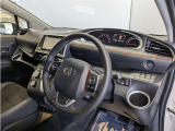見通しのよいすっきりとした視界で、誰でも運転しやすいです。運転のしやすさは疲れにくさにも繋がりますよ♪