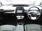 【運転席・インパネまわり】 ハンドル・シート・フロアーなど隅々までプロによるクリーニング済み☆彡キレイな車内でドライブが一層快適にお楽しみいただけます!!