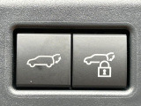 【パワーバックドア】スマートキーや運転席のボタンを押すだけでリアゲートが自動で開閉します!荷物を持っている時や、高い位置にあるバックドアを閉める際に便利な機能です♪