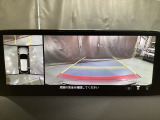 狭い場所での駐車やすれ違いなどでより的確な運転操作に役立つ360&deg;ビューモニターが装備されています。