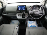運転にかかわる様々な操作を安全に行えるように視点移動が少なく、操作性に配慮されたスイッチ類が凝縮されたコクピットです。