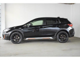 スバルの4WD(AWD)は直進安定性に優れ、日常走行から高速走行まで、さまざまなシーンで安心感に満ちた走りが愉しめます。それは悪路や泥道など左右のタイヤの路面状況が異なるシーンでも変わりません。