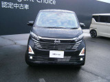 LEDヘッドライトは、本当に明るくて安全です。暗い夜道からお客様を守ってくれます。運転しやすいですし、黄色いハロゲンライトと見比べてください。