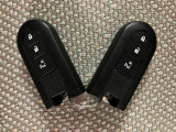 電子カードキーを携帯していれば、ドアハンドルやバックドアのリクエストスィッチを押すだけでドアの施錠、開錠が行えます。電子カードキーがないとエンジンが始動しない、盗難防止に役立つイモビライザー機能付