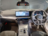 ☆センターパネルを運転席側に僅かに傾けたBMW独特のインパネ☆【駆け抜ける歓び】はここからもスタートしております☆