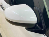 最も気になる室内は、特にこだわってクリーニングしております。マットやシートだけではなく、エアコンの吹き出し口やドアノブの隙間など、様々なブラシや道具を使い分けて、隅々までクリーニングしております。