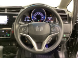 ハンドルにHondaセンシング系のクルーズコントロールやレーンキープアシストなどのスイッチと、オーディオの操作スイッチが装備されています。ハンドルから手を離さず安全に操作できます。