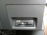 純正ETC2.0付 料金所もスムーズに通れ、割引料金の適用もあります。ビルトインできれいに収まっており、見た目もスマートです。