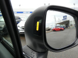 [リヤビークルディテクション]後方からの車の接近もLEDで知らせてくれます