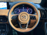 【純正革巻きステアリング】上質な革を使用することで、手にしっかり馴染みとても運転しやすいハンドルです♪