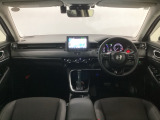 【前方視界】開放的な前方視界!運転がしやすく疲れにくいです♪窓が大きく、見通しがとっても良いおクルマですよ♪