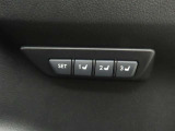 運転席は三人分のシートポジションを記憶します。