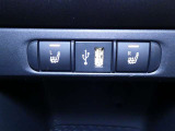運転席と助手席には寒い時にうれしいシートヒーターが装備されてます。