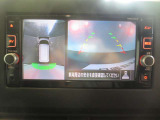 上から見下ろしているような映像で駐車をサポートするアラウンドビューモニターと、安心のバックモニター付き!ナビの画面にカメラ映像が表示されるので、駐車が苦手な方でも安心して車庫入れができますよ♪