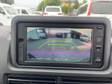 特に知らない場所での駐車・車庫入れなどには気を使います。 そんな時にはバックカメラがとっても便利。 ドライバーの死角をサポートしてくれるので安心・安全が確保できます。