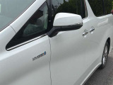 ハイブリッドモデルならではの優れた燃費性能と静粛性を兼ね備えています。街乗りから高速道路まで快適なドライブをお楽しみいただけます。
