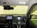 ドライバー目線で、使いやすく安全操作性と良好な視界を実現した運転席です。