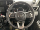 快適な操作性の運転席、ハンドルも綺麗に清掃済みです!もちろん安全を守るエアバッグも装備しているので安心してお乗りいただけます(^^)