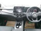 操作しやすい運転席廻り!操作パネルも使いやすい!!ドライブが楽しくなります!