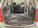 セカンドシートを前方へフォールドすれば広い荷室空間の完成です。