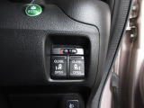 【両側電動スライドドア】スライドドアは運転席から操作が可能です。チャイルドロックと併せて使えば小さなお子様を乗せていても安心です。