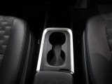 運転席のカップホルダーはエアコンの吹き出し口にありますので冷やしたり温めたりすることが出来ます☆