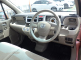 ★フロントシート★ 自然な姿勢のままでいられるシートが、運転しやすさと疲れにくさを感じさせてくれるはずです♪
