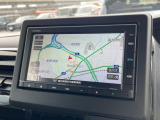 【ナビ】Honda純正ナビゲーション装備(HondaCONNECT対応)スマートフォンからリモート操作が可能。車内Wi-Fiや自動地図更新など便利な機能が使用できます。●基本パック(有料)が必要です。
