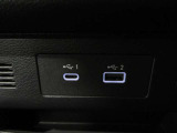 USB充電専用電源ソケットも付いています。モバイル機器などの充電専用