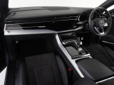 Audiのインテリアはエクステリア同様、優れたデザイン性とクオリティ、そして機能性を兼ね備えております。