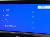Bluetooth(ブルートゥース)接続機能付き。スマートフォンなどからお気に入りの音楽をワイヤレス再生できます。ドライブがさらに楽しくなりますね。