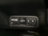 ハンドルの左下にETC2.0がついています。高速道路の料金所の通過も楽々です!。 カードの取り出しもしやすい場所についています。