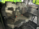 床下収納式のサードシートです。座席部分をコンパクトに収納でき、広大な荷室スペースとしてお使いいただけます!乗車人数や荷物の量など利用シーンに合わせて3列目を有効活用でき、とっても便利♪